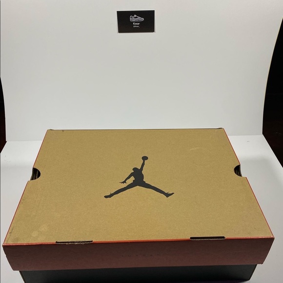 Authentic: Yes
Shoe condition:9/0
Box: Yes
Box Condition: 9/10
Size:10
Price:400 - Picture 10 of 15